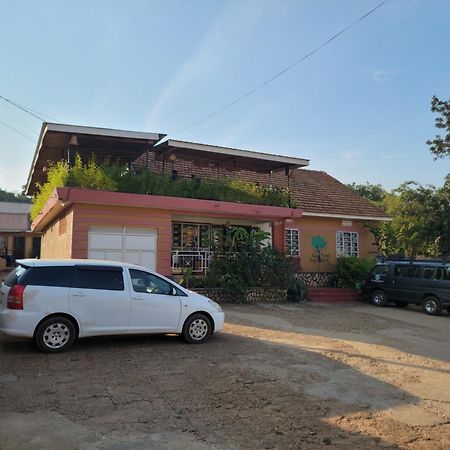 Grassroots Cafe & Deli Bed & Breakfast Masaka Bagian luar foto