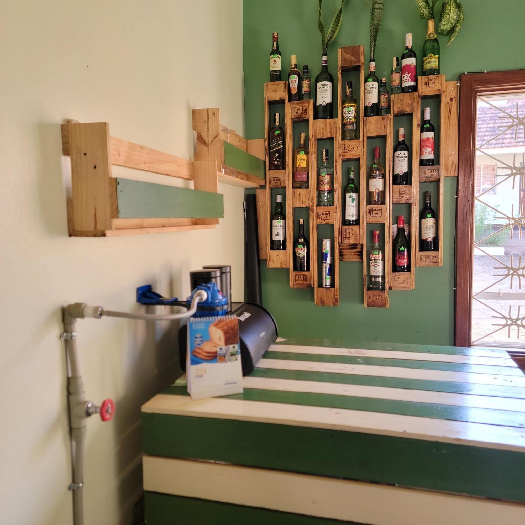 Grassroots Cafe & Deli Bed & Breakfast Masaka Bagian luar foto
