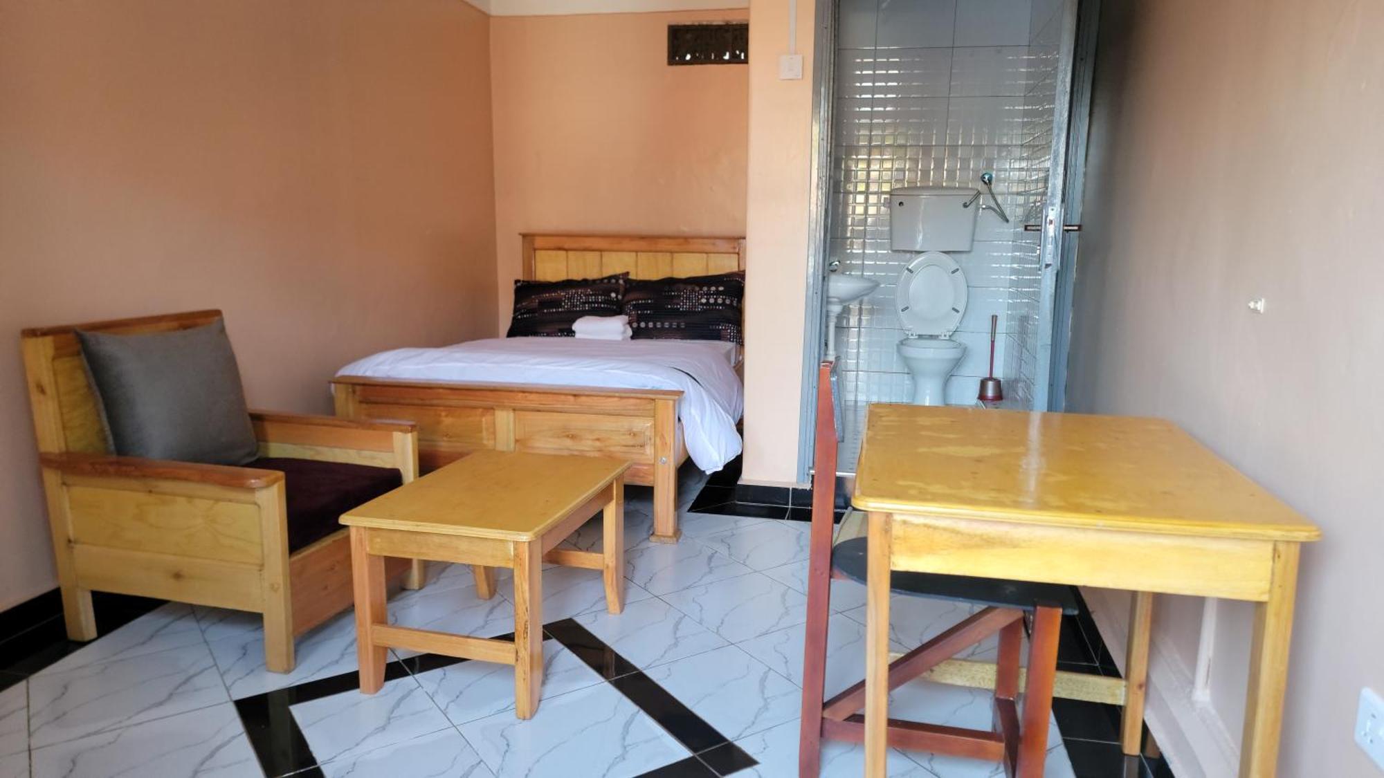 Grassroots Cafe & Deli Bed & Breakfast Masaka Bagian luar foto