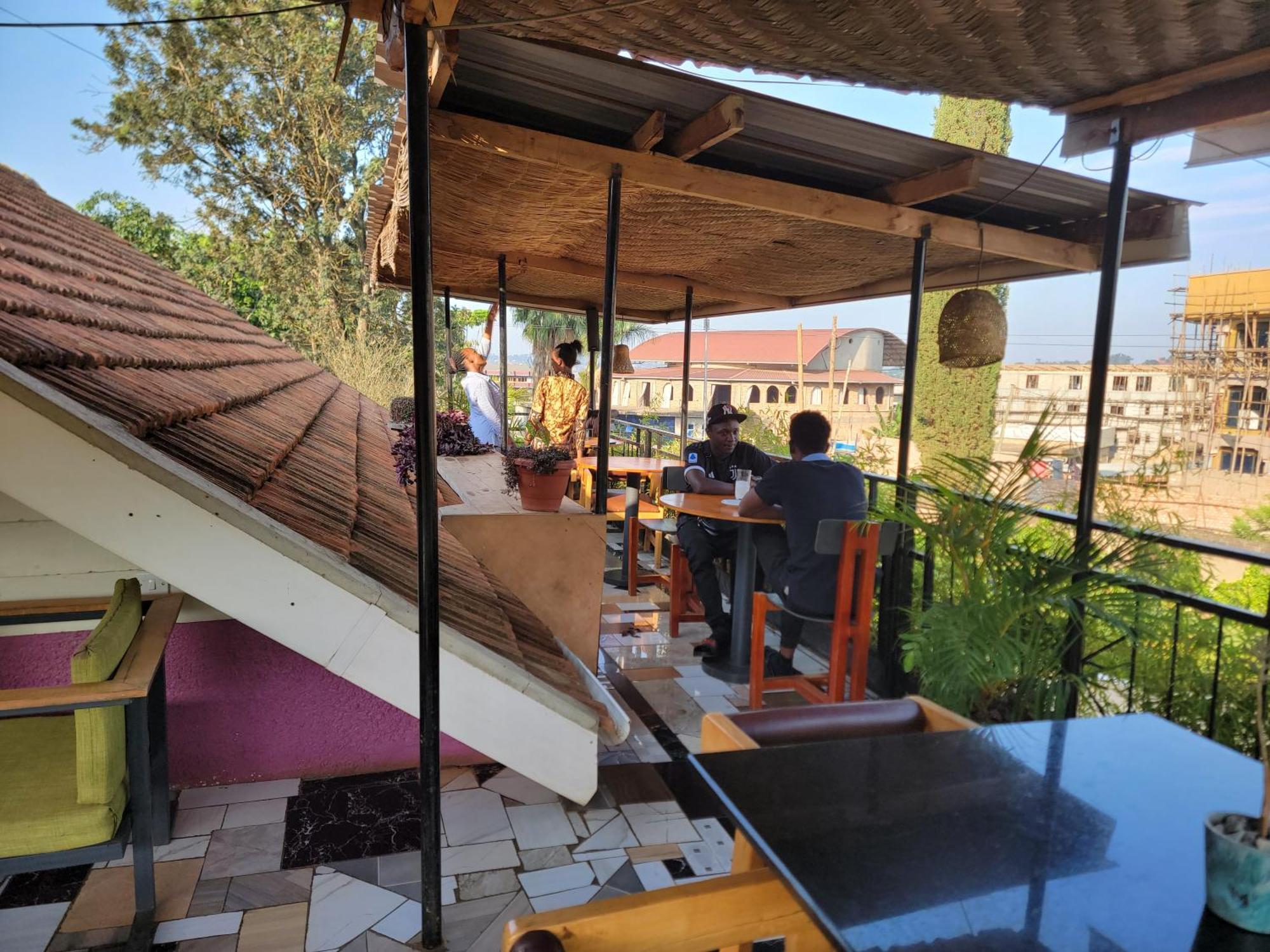 Grassroots Cafe & Deli Bed & Breakfast Masaka Bagian luar foto