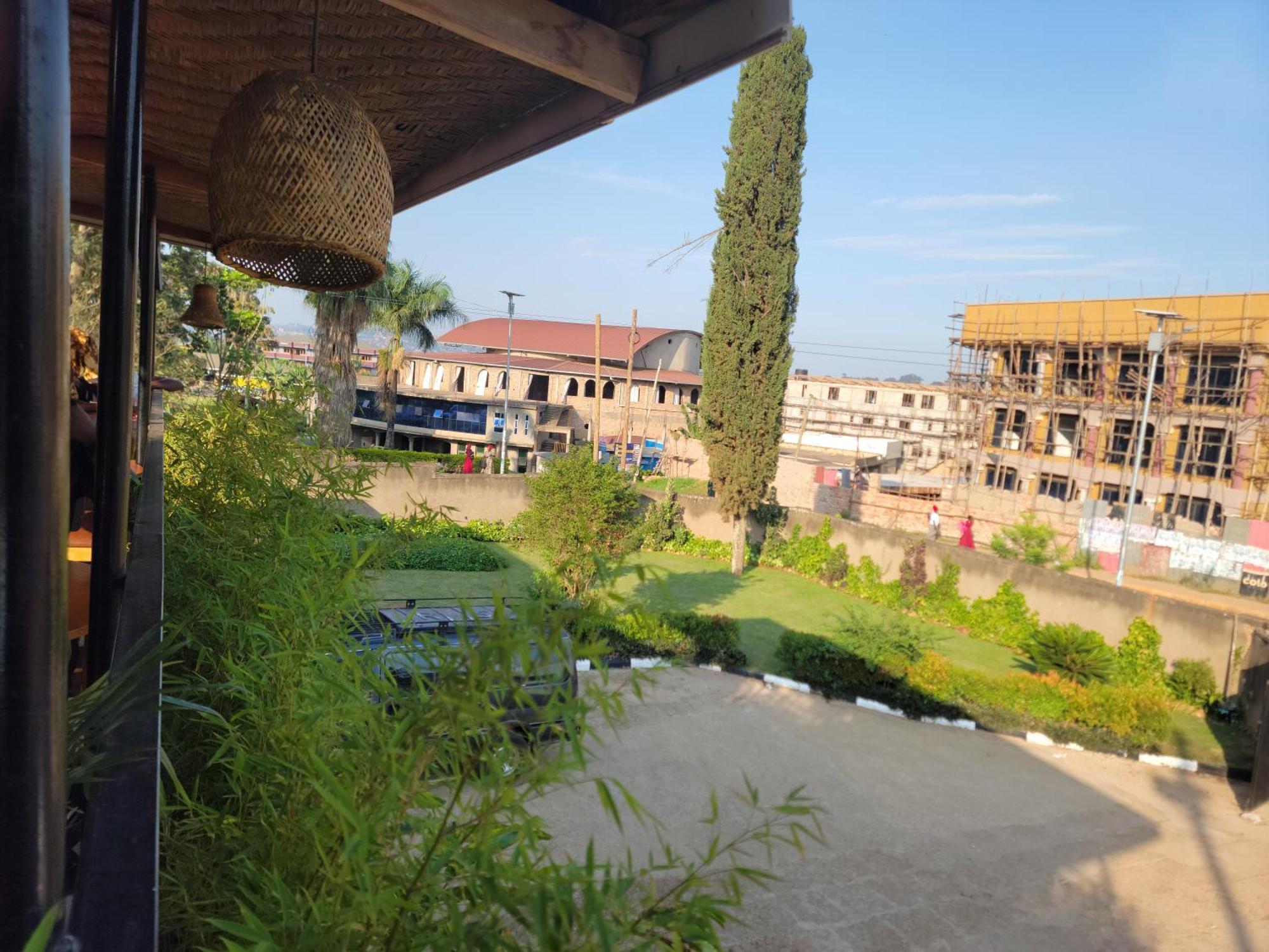 Grassroots Cafe & Deli Bed & Breakfast Masaka Bagian luar foto