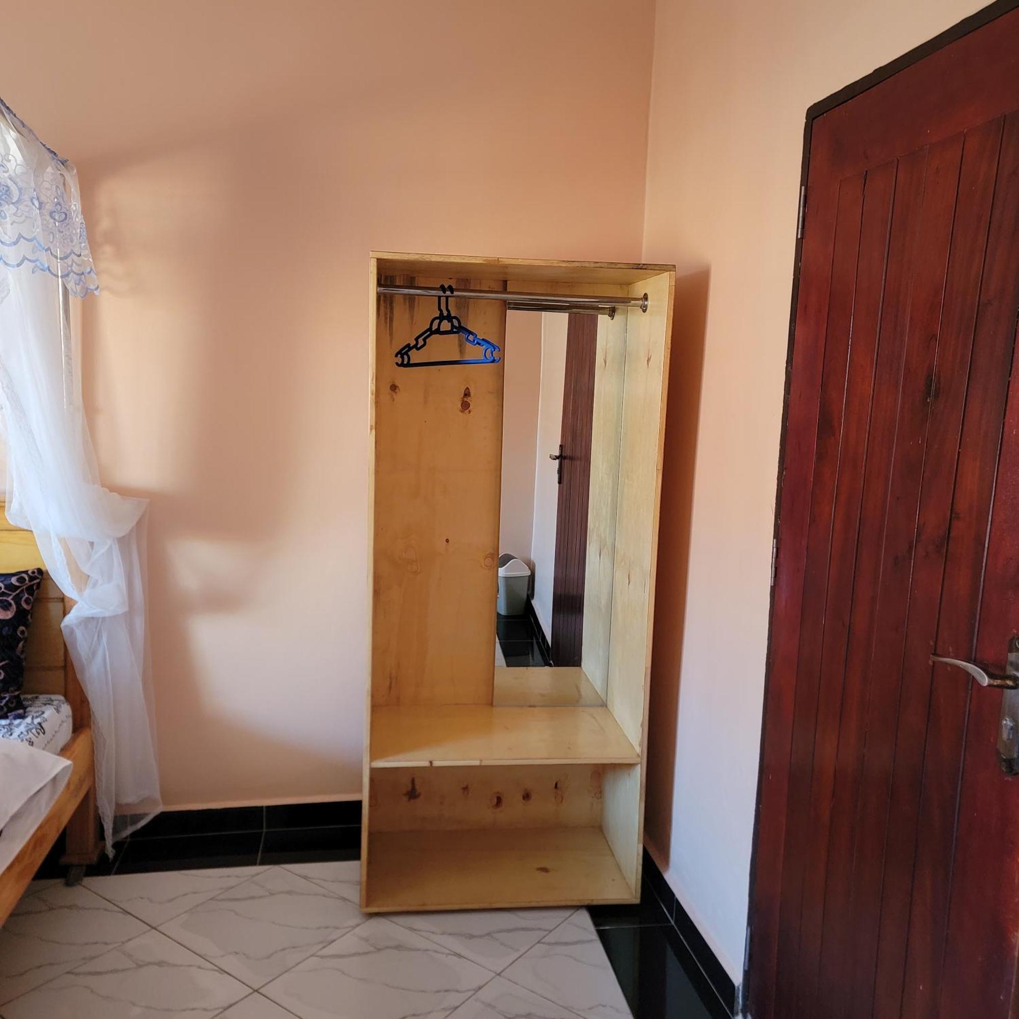 Grassroots Cafe & Deli Bed & Breakfast Masaka Bagian luar foto