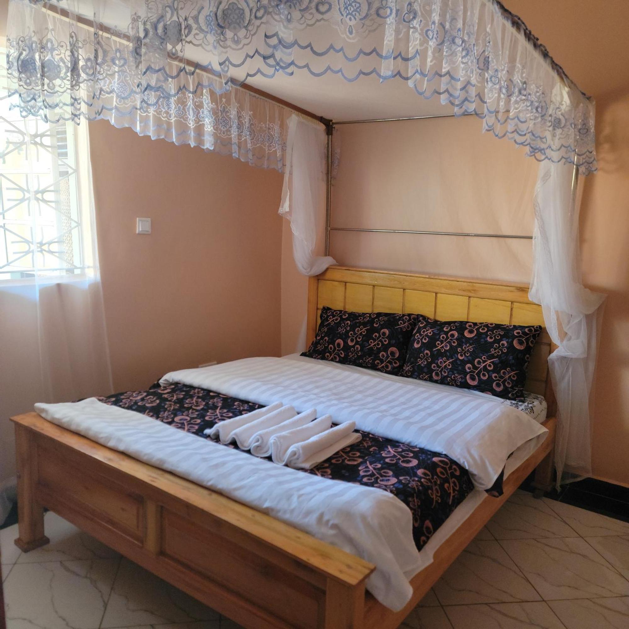 Grassroots Cafe & Deli Bed & Breakfast Masaka Bagian luar foto